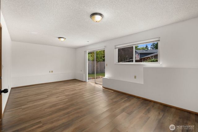 31721 4th Avenue S, Federal Way, WA 98003
