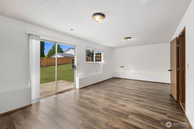 31721 4th Avenue S, Federal Way, WA 98003