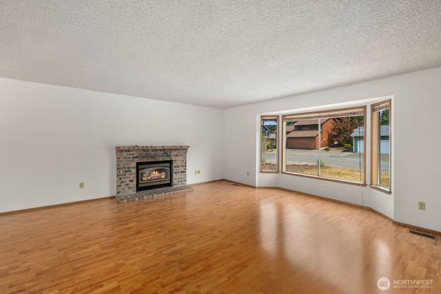 31721 4th Avenue S, Federal Way, WA 98003