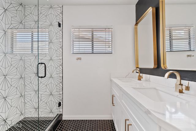 6905 E MARIPOSA Drive, Scottsdale, AZ 85251
