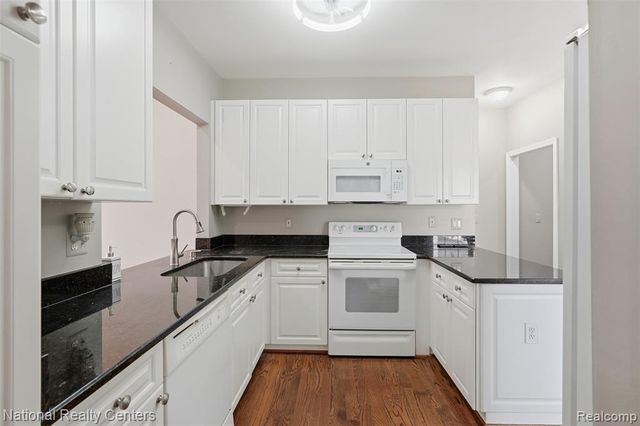 13500 Wyndemere Circle, Sterling Heights, MI 48313