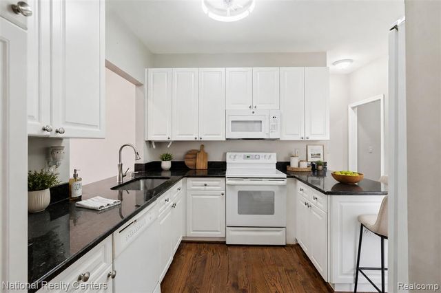 13500 Wyndemere Circle, Sterling Heights, MI 48313