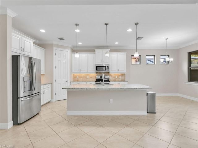 16313 Aberdeen WAY, Naples, FL 34110