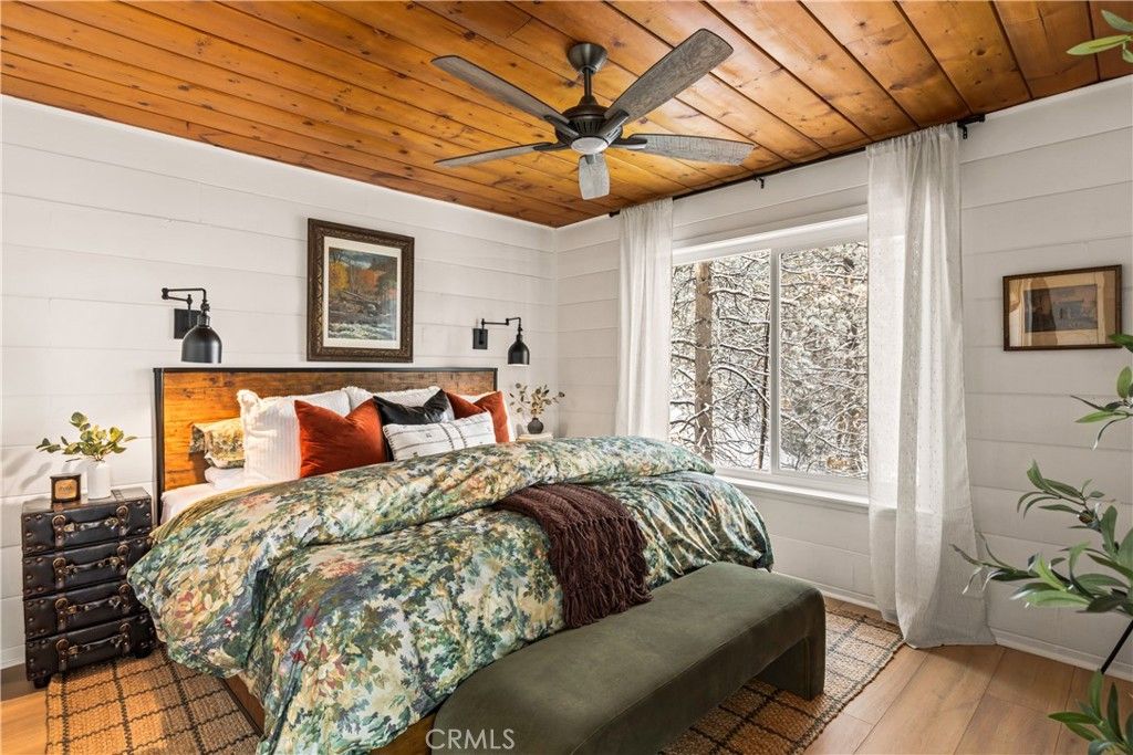 1149 Scenic Wy, Rimforest, CA 92378