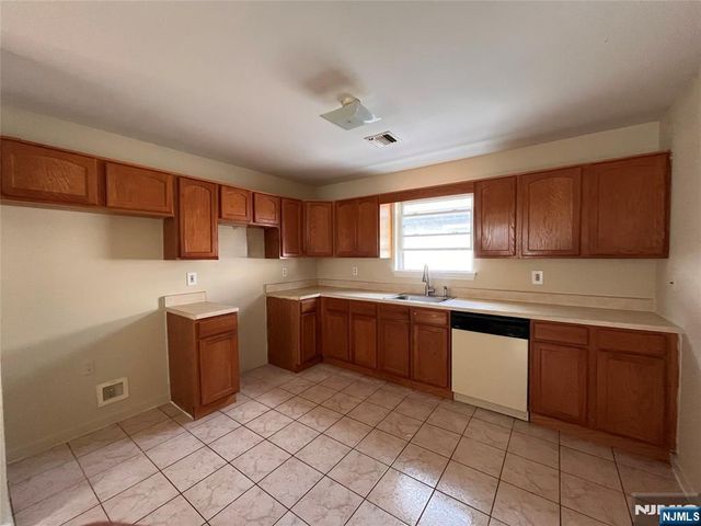 19 Halleck Street, Newark, NJ 07104