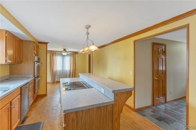 7799 Bainbridge Drive, Clay, NY 13090