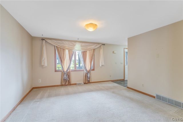 7799 Bainbridge Drive, Clay, NY 13090