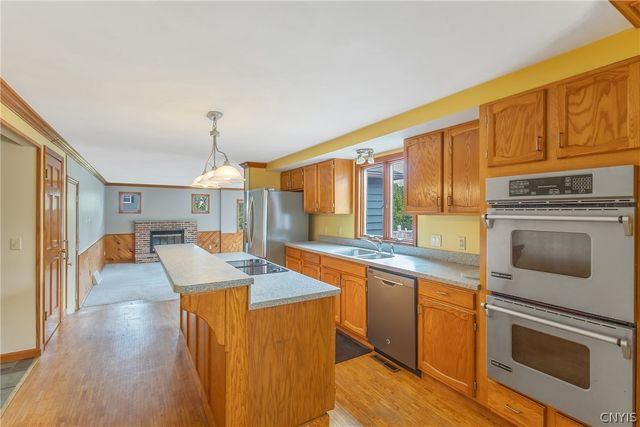 7799 Bainbridge Drive, Clay, NY 13090