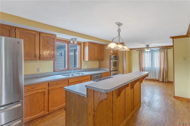 7799 Bainbridge Drive, Clay, NY 13090