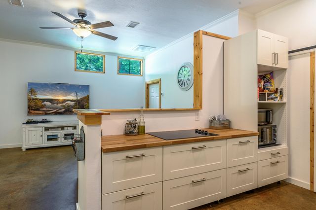 240 Private Road 5515, Palestine, TX 75801