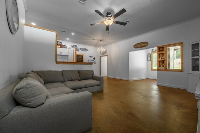 240 Private Road 5515, Palestine, TX 75801