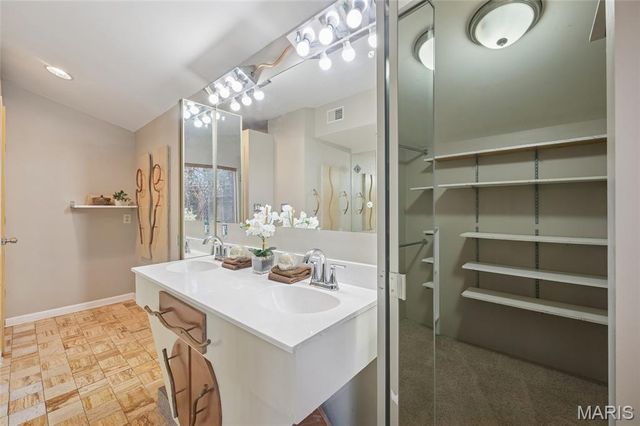 7368 Ahern Avenue, University City, MO 63130