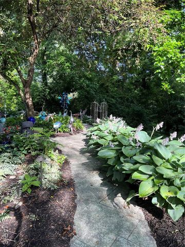 7368 Ahern Avenue, University City, MO 63130