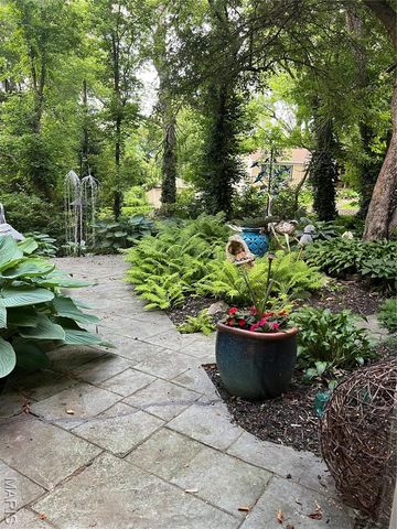 7368 Ahern Avenue, University City, MO 63130