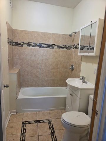 1133 E 81st Street 2R, Chicago, IL 60619