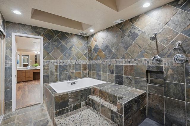 5914 Bermuda Dunes Drive, Houston, TX 77069