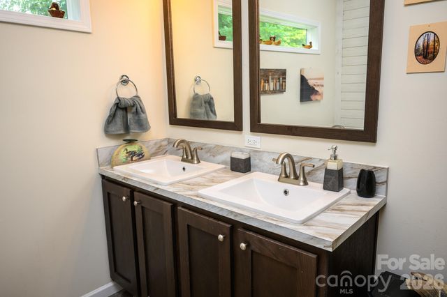 324 Plemmons Place, Marion, NC 28752