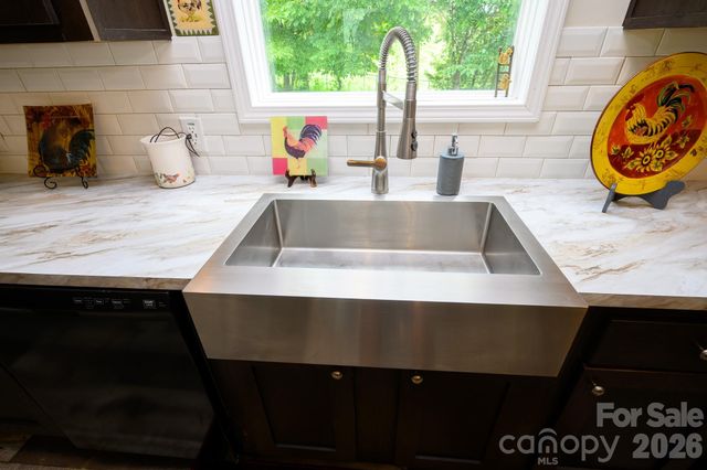 324 Plemmons Place, Marion, NC 28752