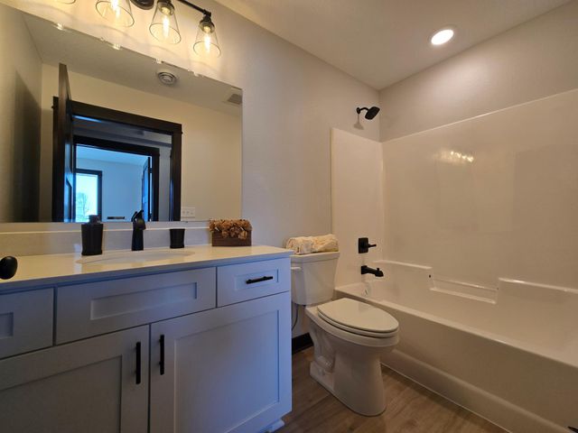 912 Katelyn Circle NE, Montgomery, MN 56069