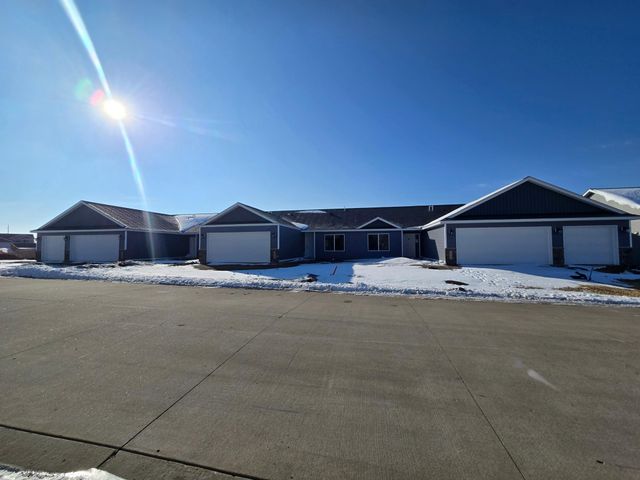 912 Katelyn Circle NE, Montgomery, MN 56069