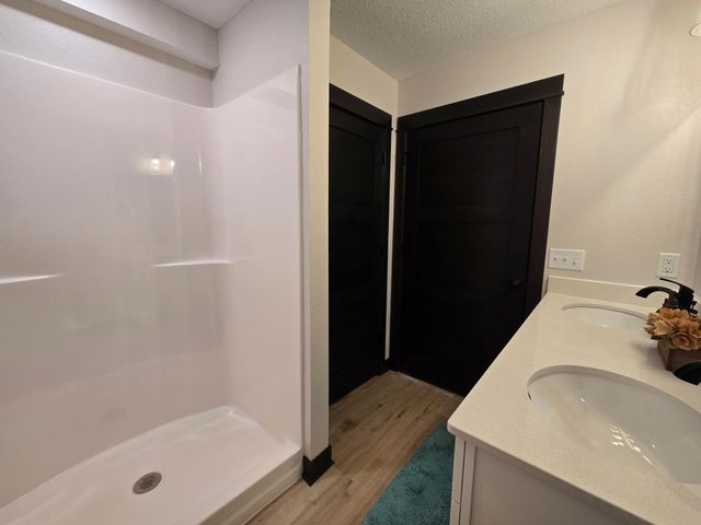 912 Katelyn Circle NE, Montgomery, MN 56069