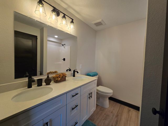 912 Katelyn Circle NE, Montgomery, MN 56069