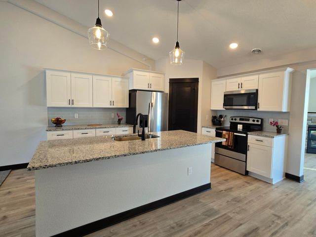 912 Katelyn Circle NE, Montgomery, MN 56069