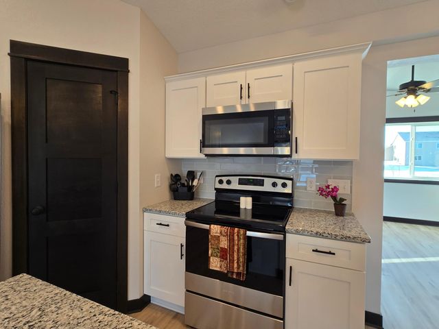 912 Katelyn Circle NE, Montgomery, MN 56069