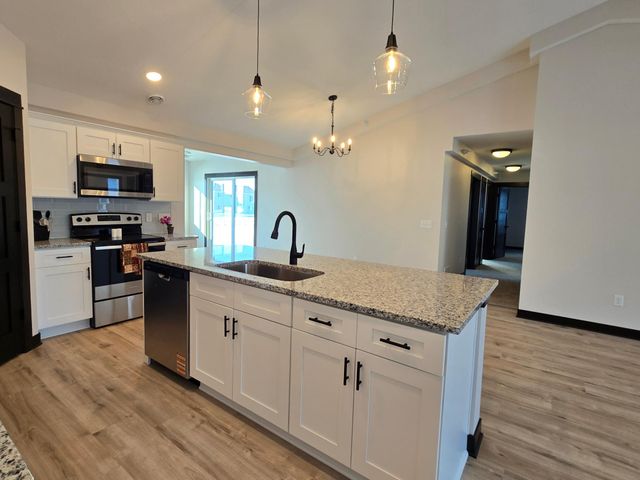 912 Katelyn Circle NE, Montgomery, MN 56069