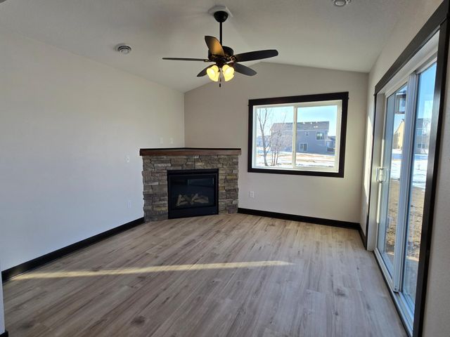 912 Katelyn Circle NE, Montgomery, MN 56069