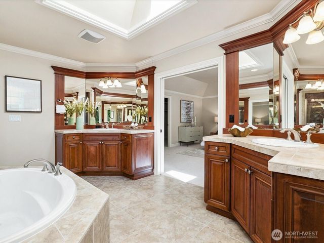2058 211th Place SE, Sammamish, WA 98075