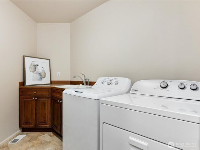 2058 211th Place SE, Sammamish, WA 98075