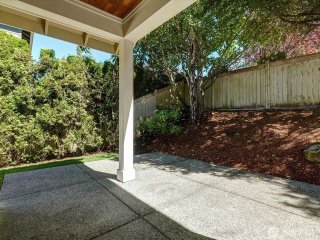 2058 211th Place SE, Sammamish, WA 98075