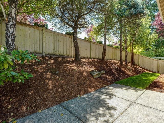 2058 211th Place SE, Sammamish, WA 98075