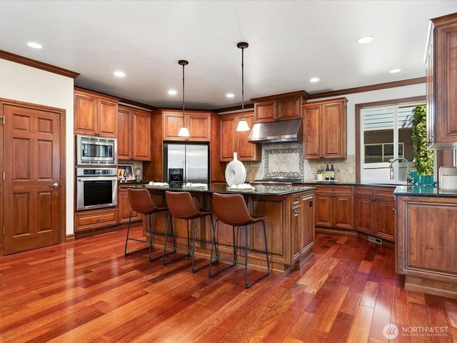 2058 211th Place SE, Sammamish, WA 98075