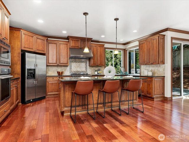 2058 211th Place SE, Sammamish, WA 98075