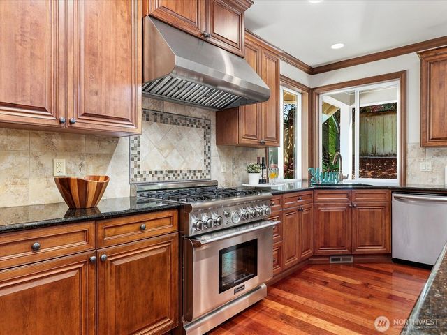 2058 211th Place SE, Sammamish, WA 98075