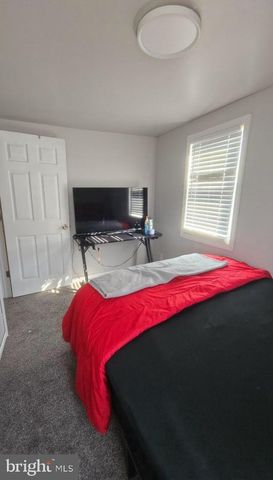 20 E BUCK ST, Paulsboro, NJ 08066