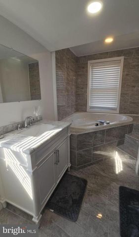 20 E BUCK ST, Paulsboro, NJ 08066