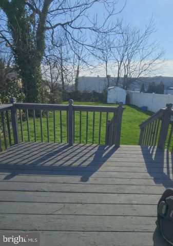 20 E BUCK ST, Paulsboro, NJ 08066