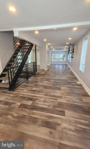 20 E BUCK ST, Paulsboro, NJ 08066