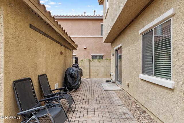 14186 W COUNTRY GABLES Drive, Surprise, AZ 85379