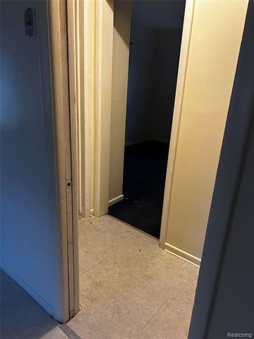 18721 Chandler Park Drive, Detroit, MI 48236