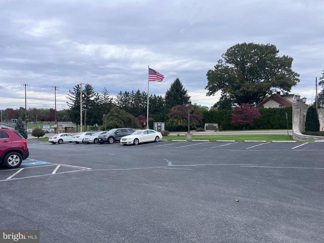 871 W KING, Shippensburg, PA 17257