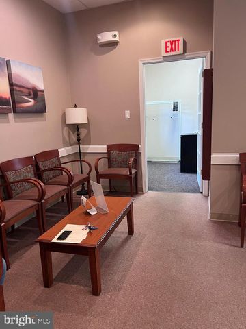 871 W KING, Shippensburg, PA 17257