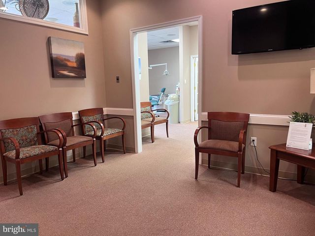 871 W KING, Shippensburg, PA 17257