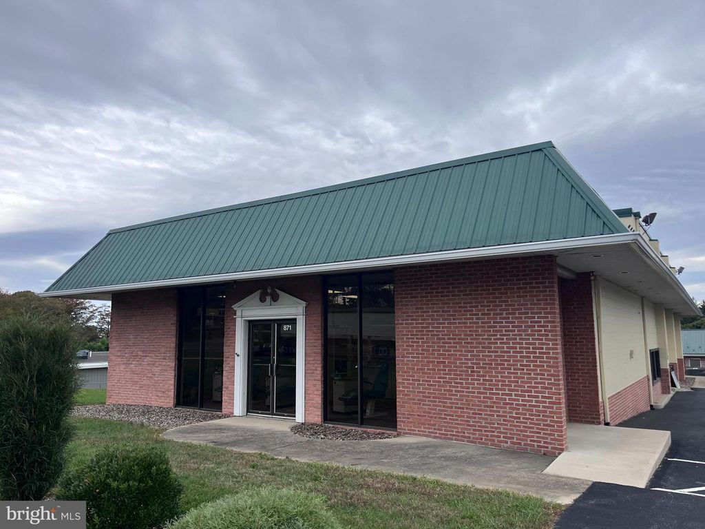 871 W KING, Shippensburg, PA 17257