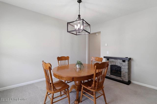 1924 Martingale Ln, Louisville, KY 40245