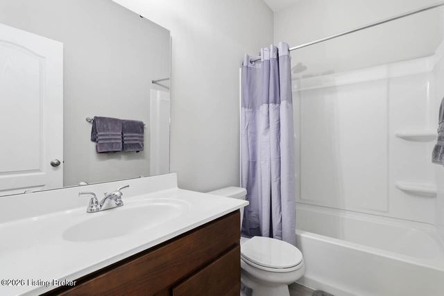1924 Martingale Ln, Louisville, KY 40245