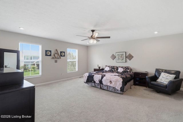 1924 Martingale Ln, Louisville, KY 40245